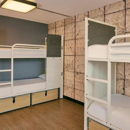 Generator Hostel *