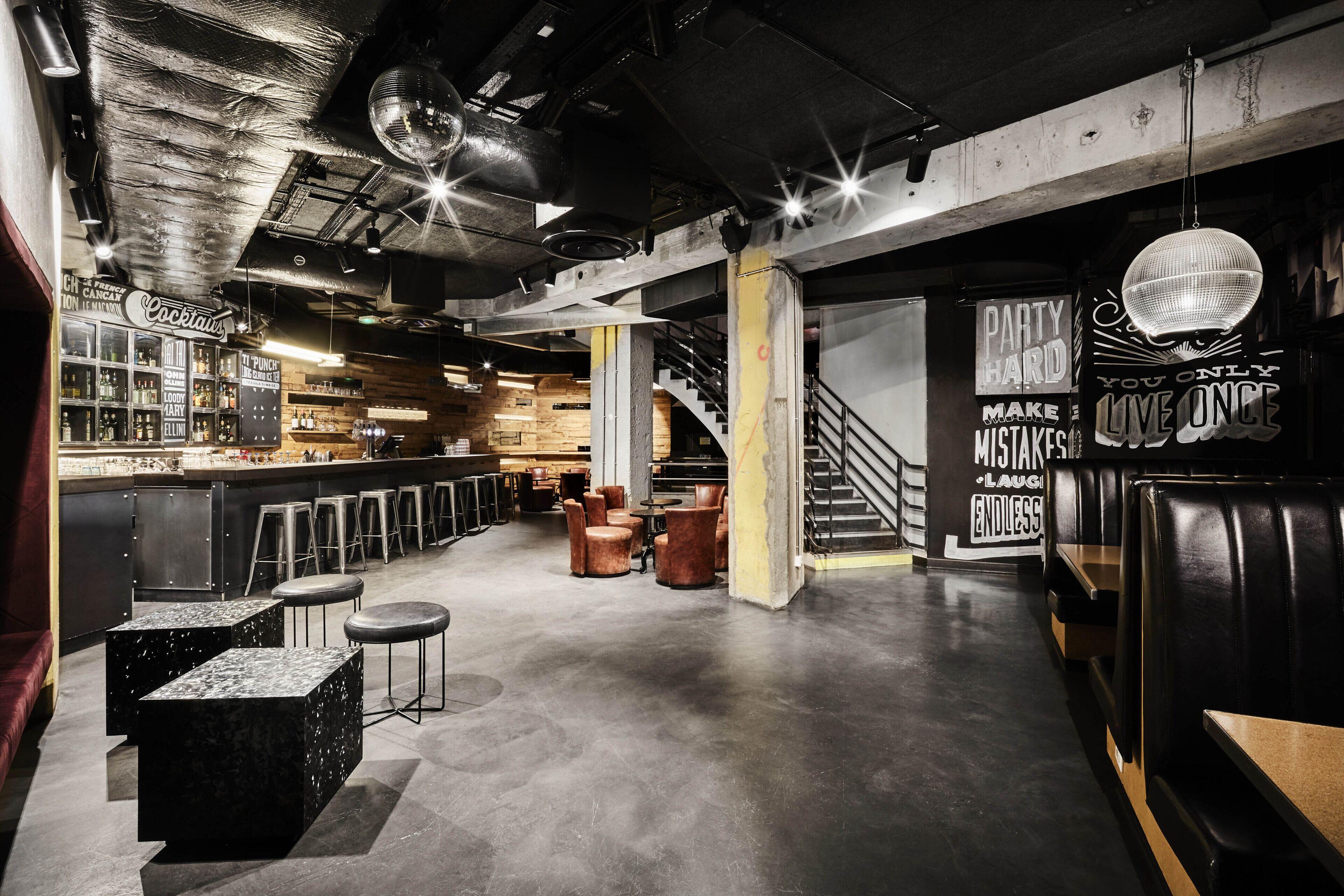 Hostel Generator Paris